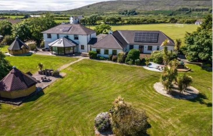 Corthna Lodge Schull Buitenkant foto